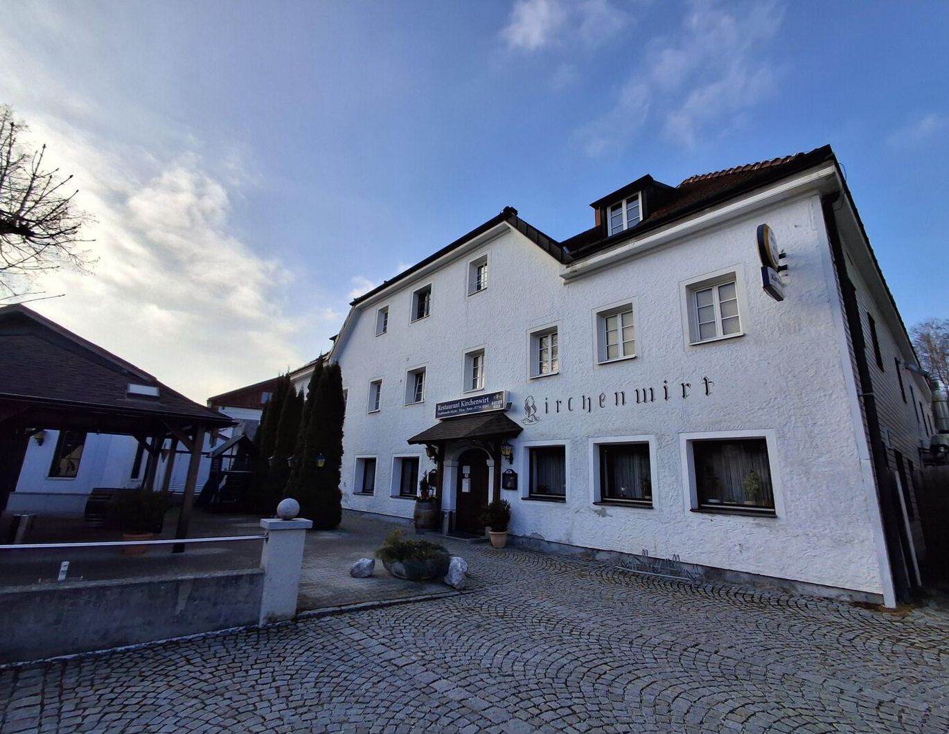 Gut aufgeteilte 2-Zimmer-Wohnung mit möblierter Küche im Zentrum von Lohnsburg