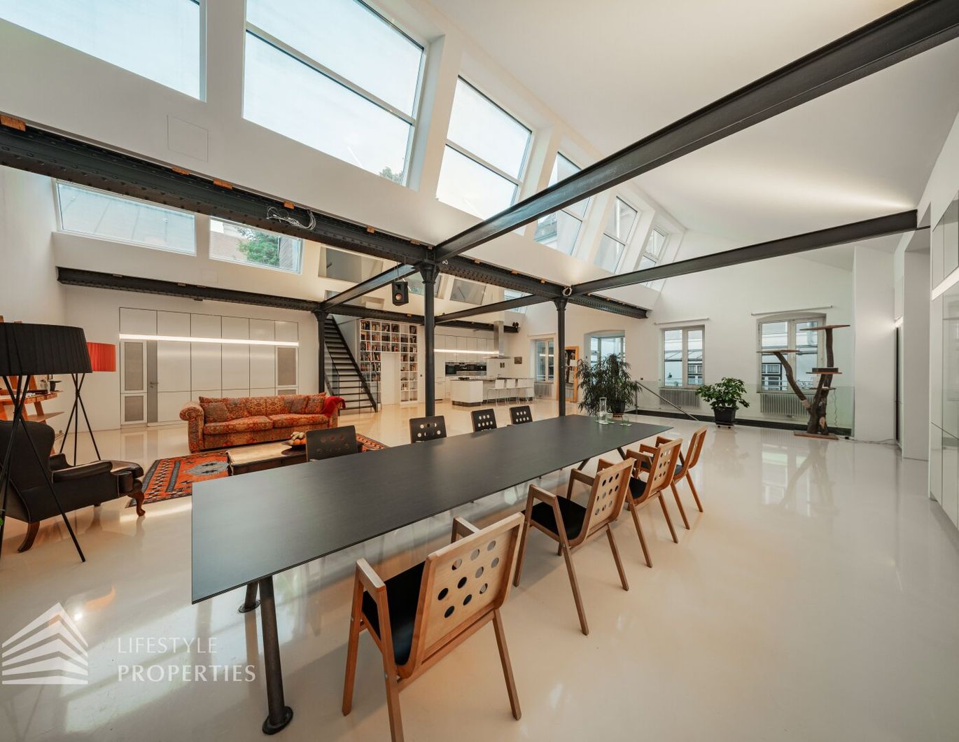Einzigartige 5-Zimmer Loftwohnung mit Terrasse und Werkstatt im 6. Bezirk