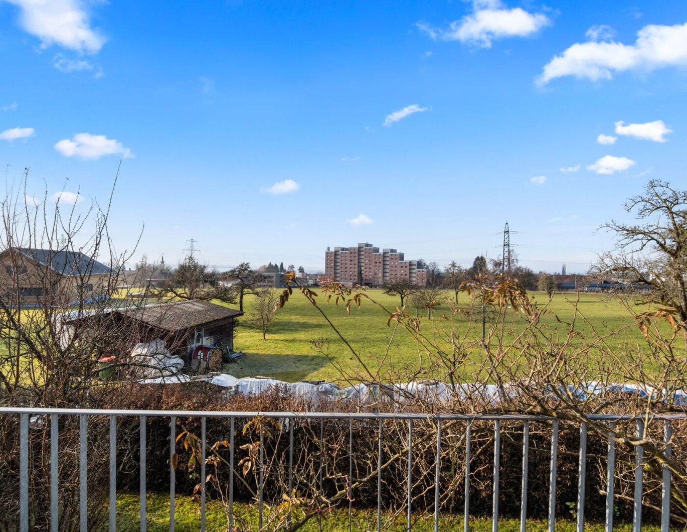 sanierungsbedürftiges Juwel in Lochau: großes Haus mit Seeblick und Garten!