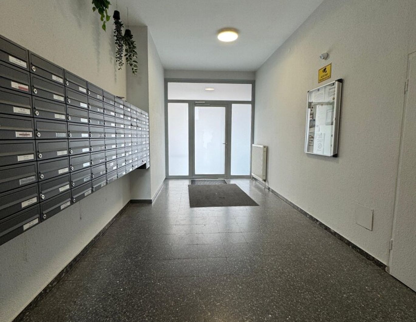 Helle, vermietete 2 Zimmer Wohnung mit großzügigen Balkon in Salzburg/Elisabeth Vorstadt