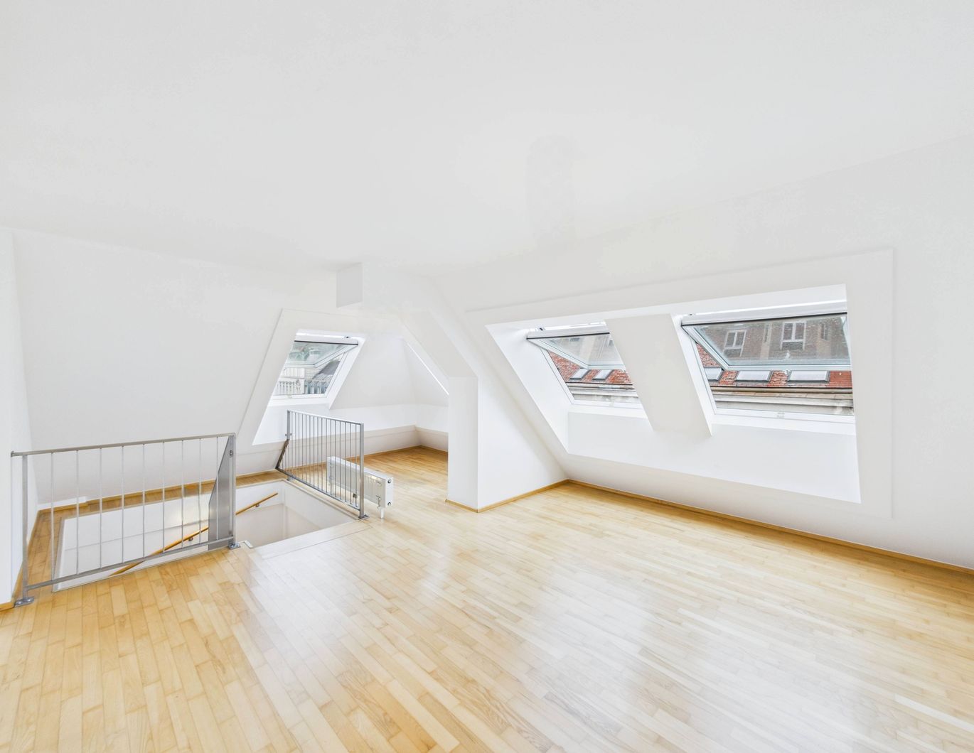 Zwei Zimmer Maisonette mit Freifläche und Stellplatz in Hernals
