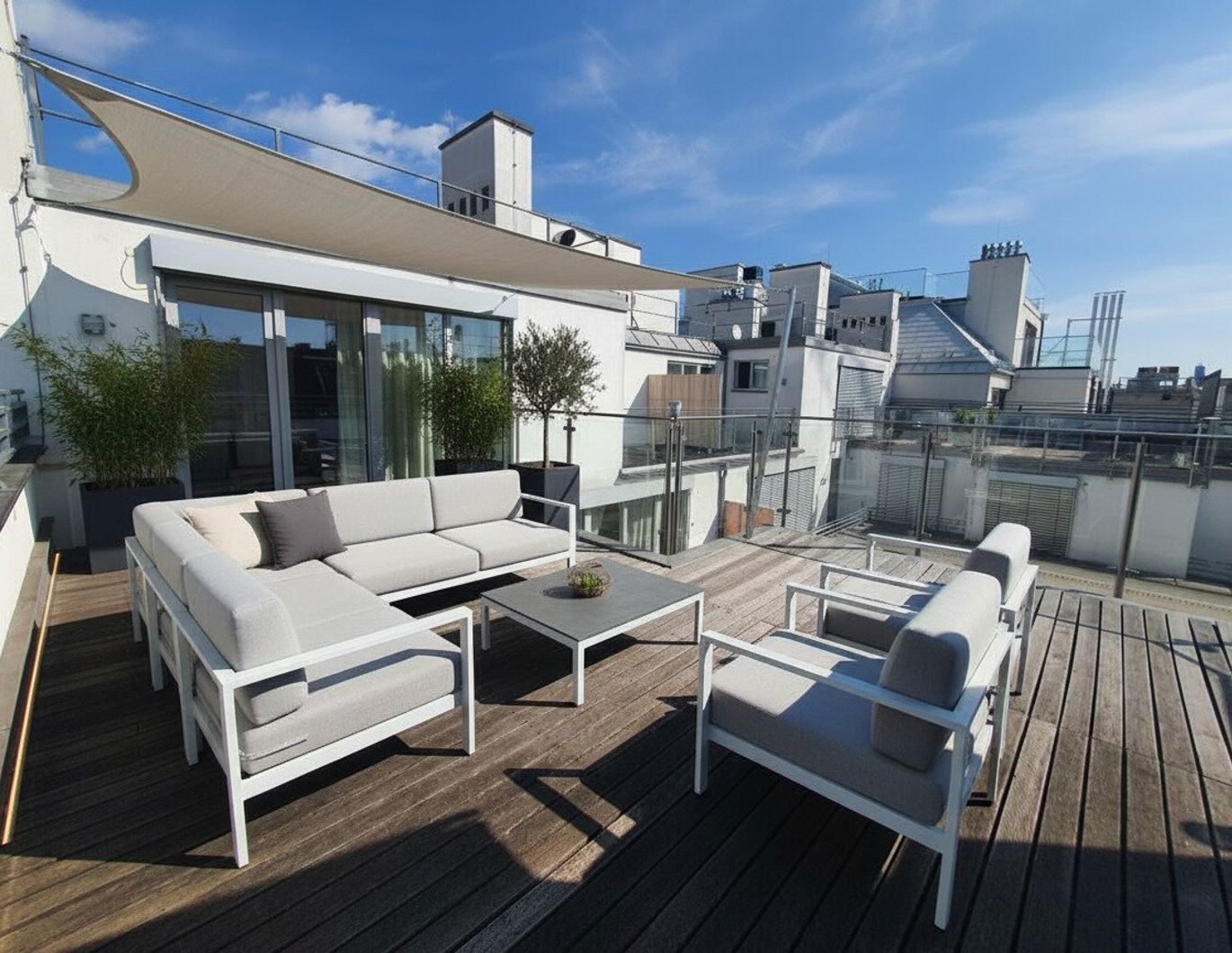 Dachterrassenwohnung ohne Dachschrägen - Erstklassige Lage nahe Börse und Rudolfsplatz