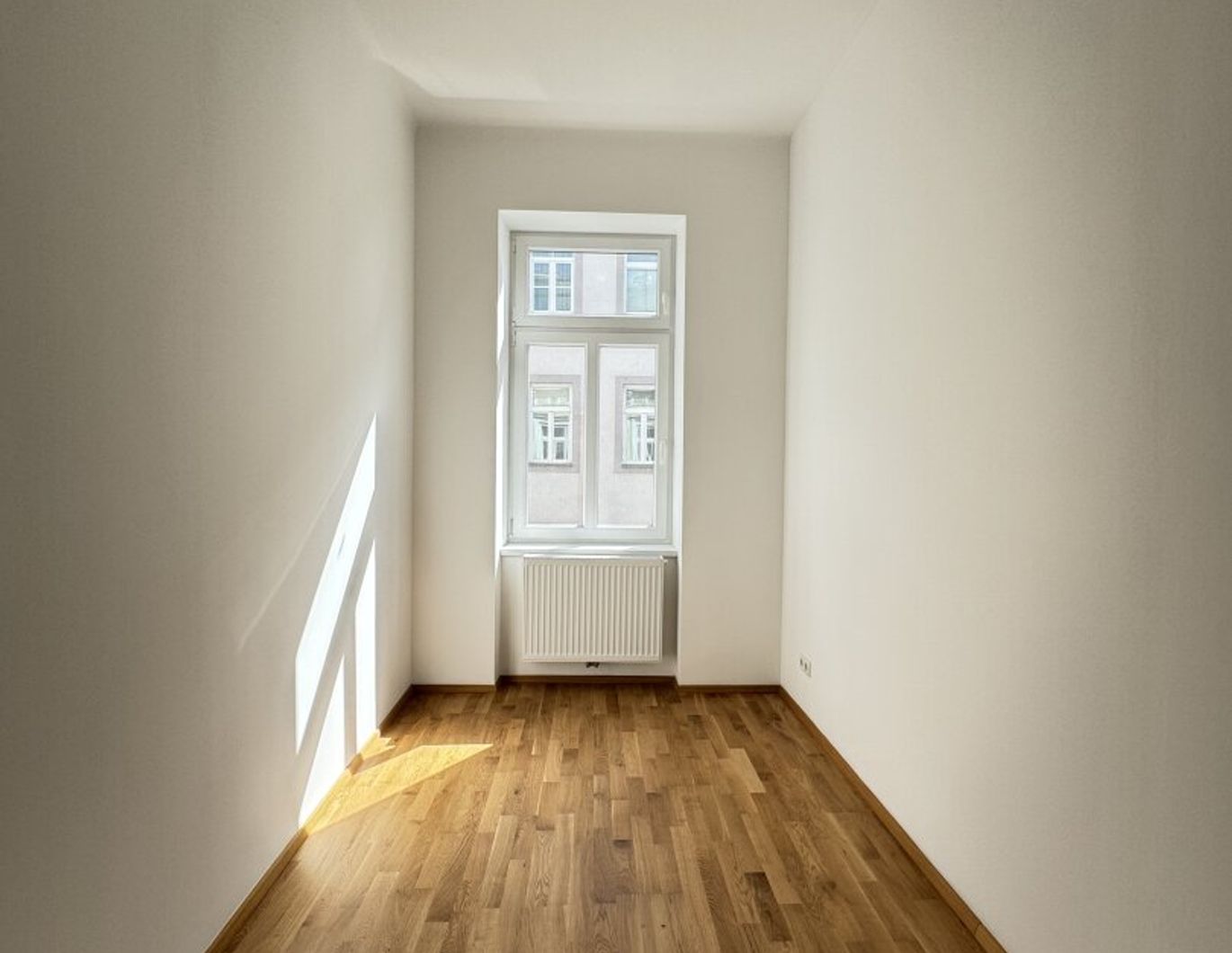 Großzügige 3,5-Zimmer-Altbauwohnung in Ruhelage - Erstbezug nach hochwertiger Sanierung