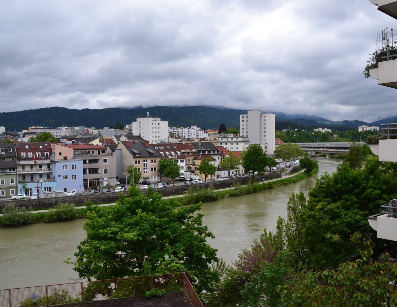 Wohnung mit herrlicher Aussicht auf die Stadt, die Drau und die Berge - Mitten in Villach !
