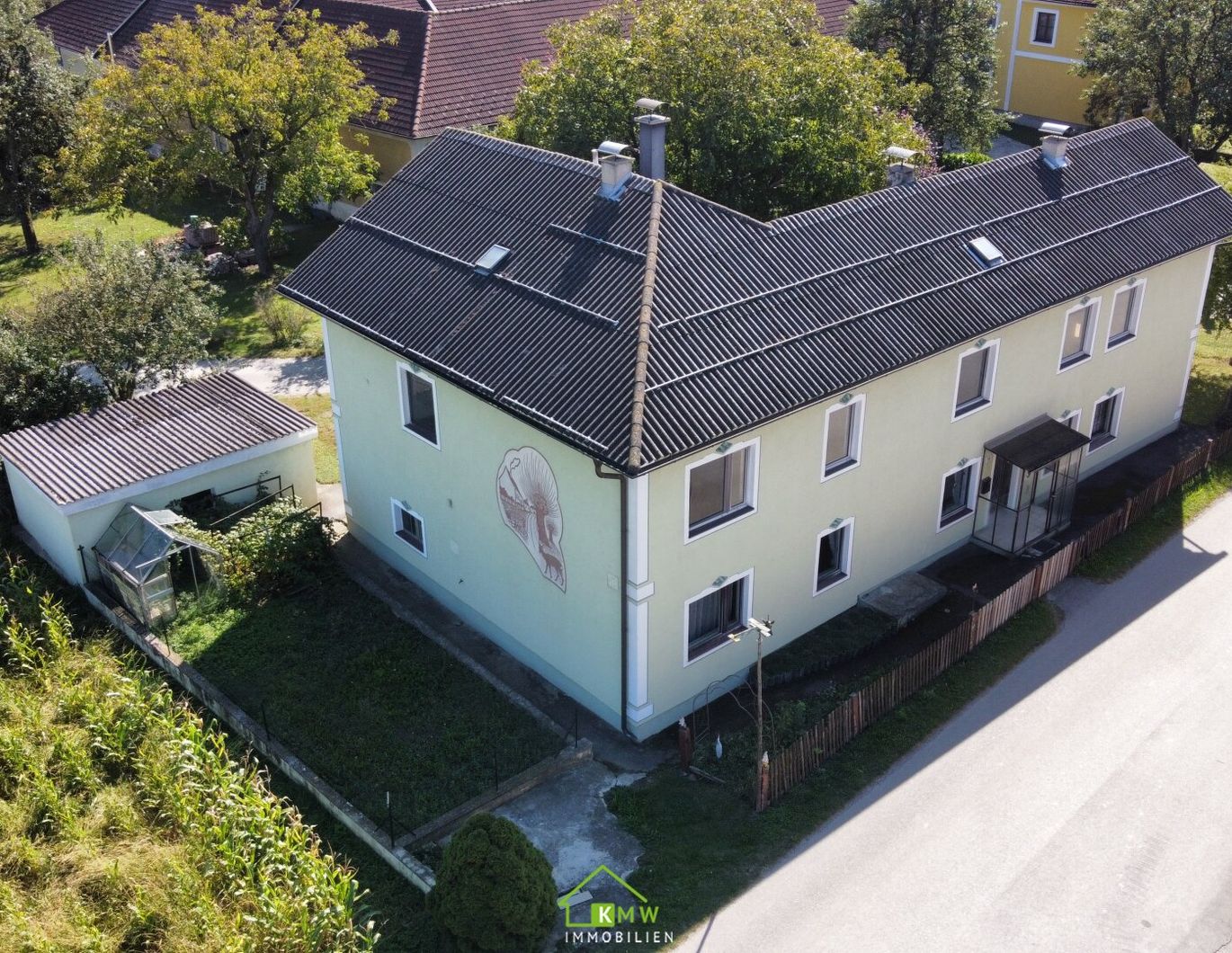 großzügiges Wohnhaus mit zwei Wohneinheiten in Stadtnähe