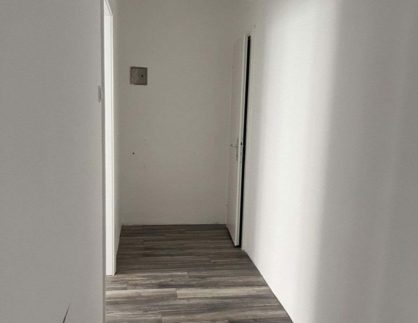 2 Zimmer Wohnung hell, bezugsfertig