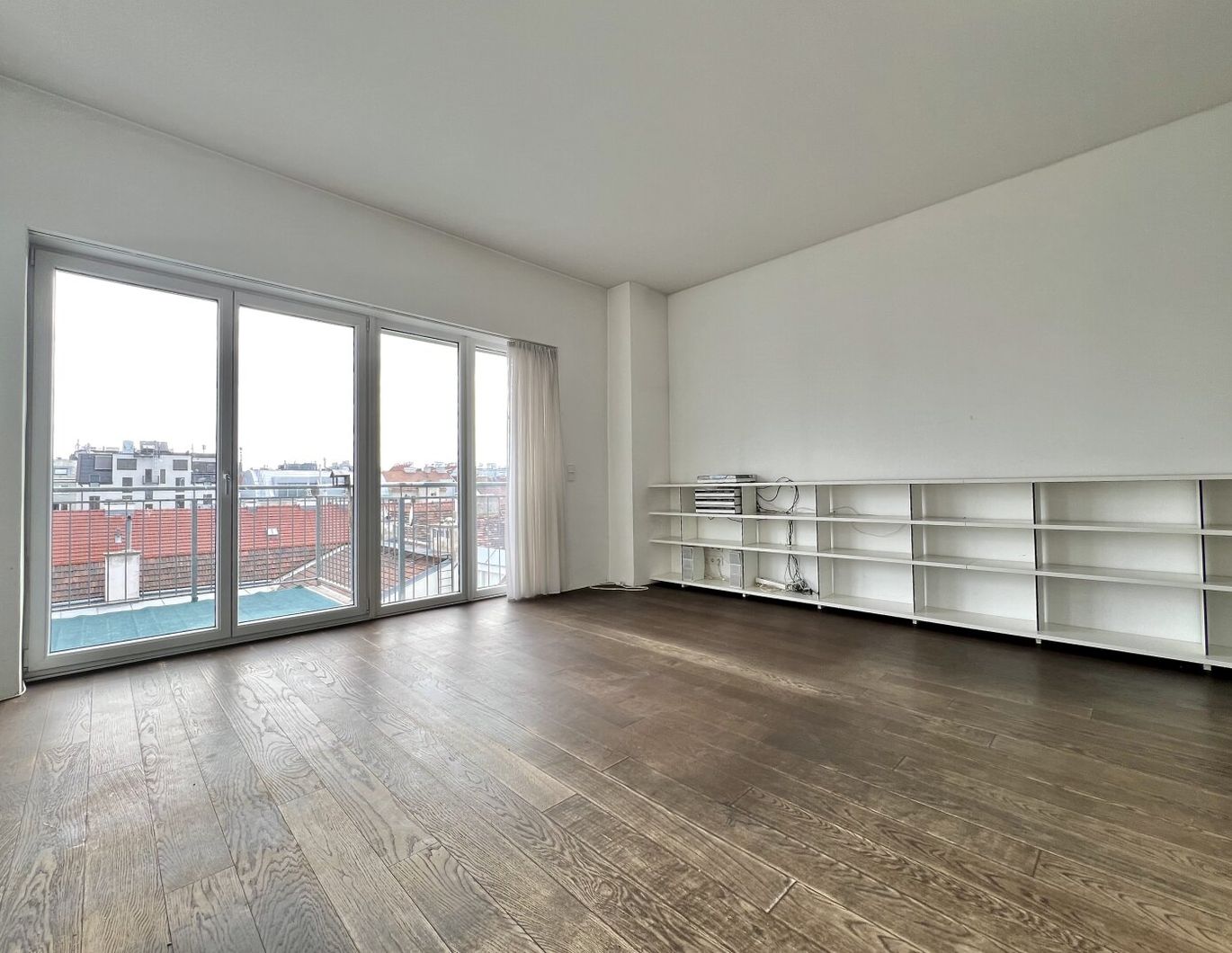 Weitblick, Ruhe & zentrale Lage - Sonnige Altbauwohnung mit Balkon