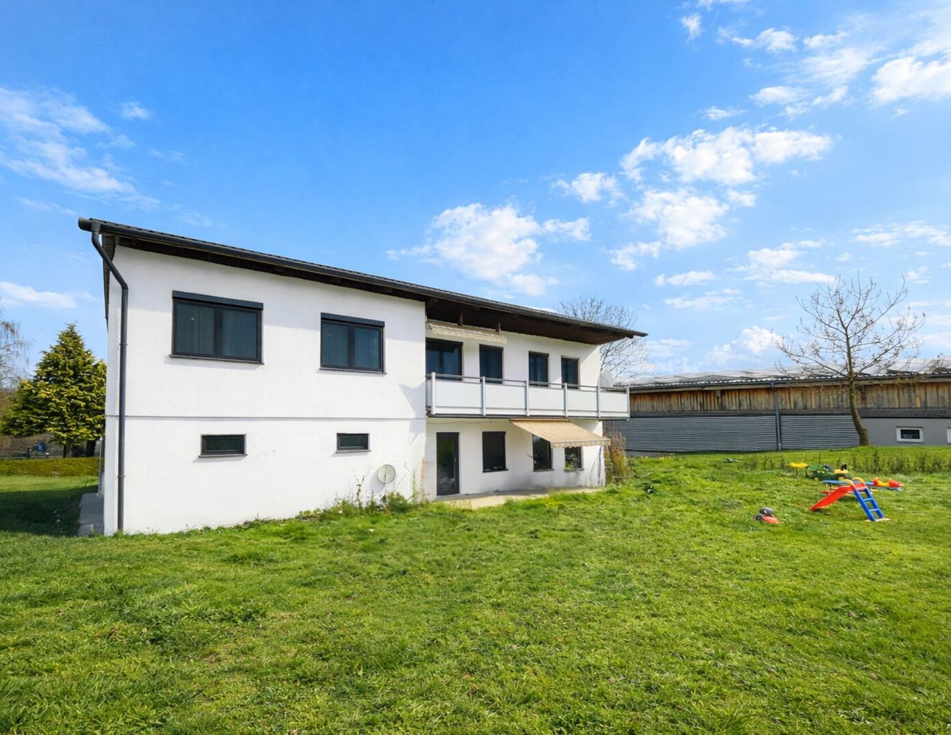 Exklusives Wohnhaus mit 2 Wohneinheiten und hochwertiger Ausstattung in traumhaft ruhiger Siedlungslage Buchleiten / Vöcklabruck