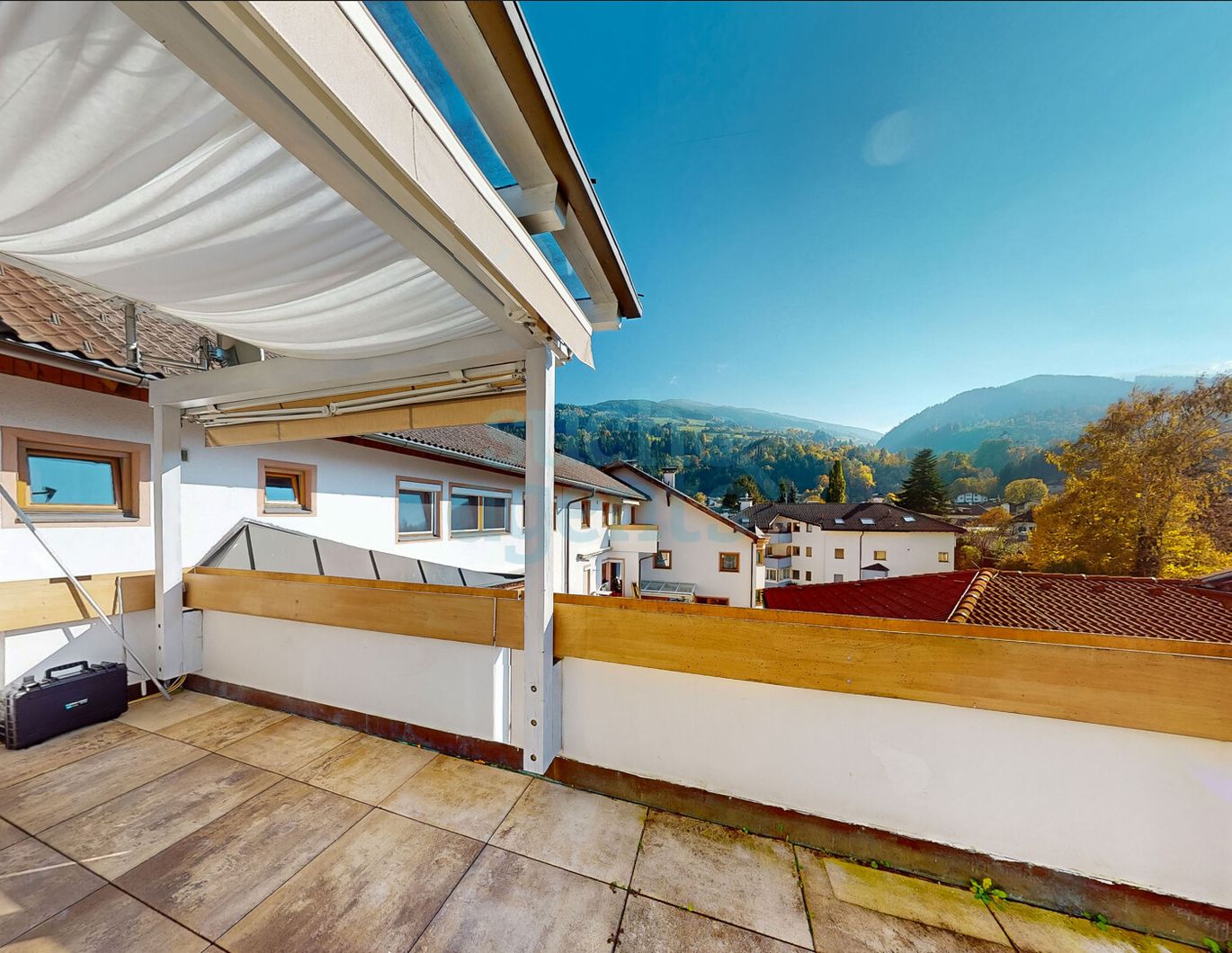 Moderne Dachgeschosswohnung mit großer Terrasse im Zentrum von Volders inkl. Carport und großen Tiefgargenplatz