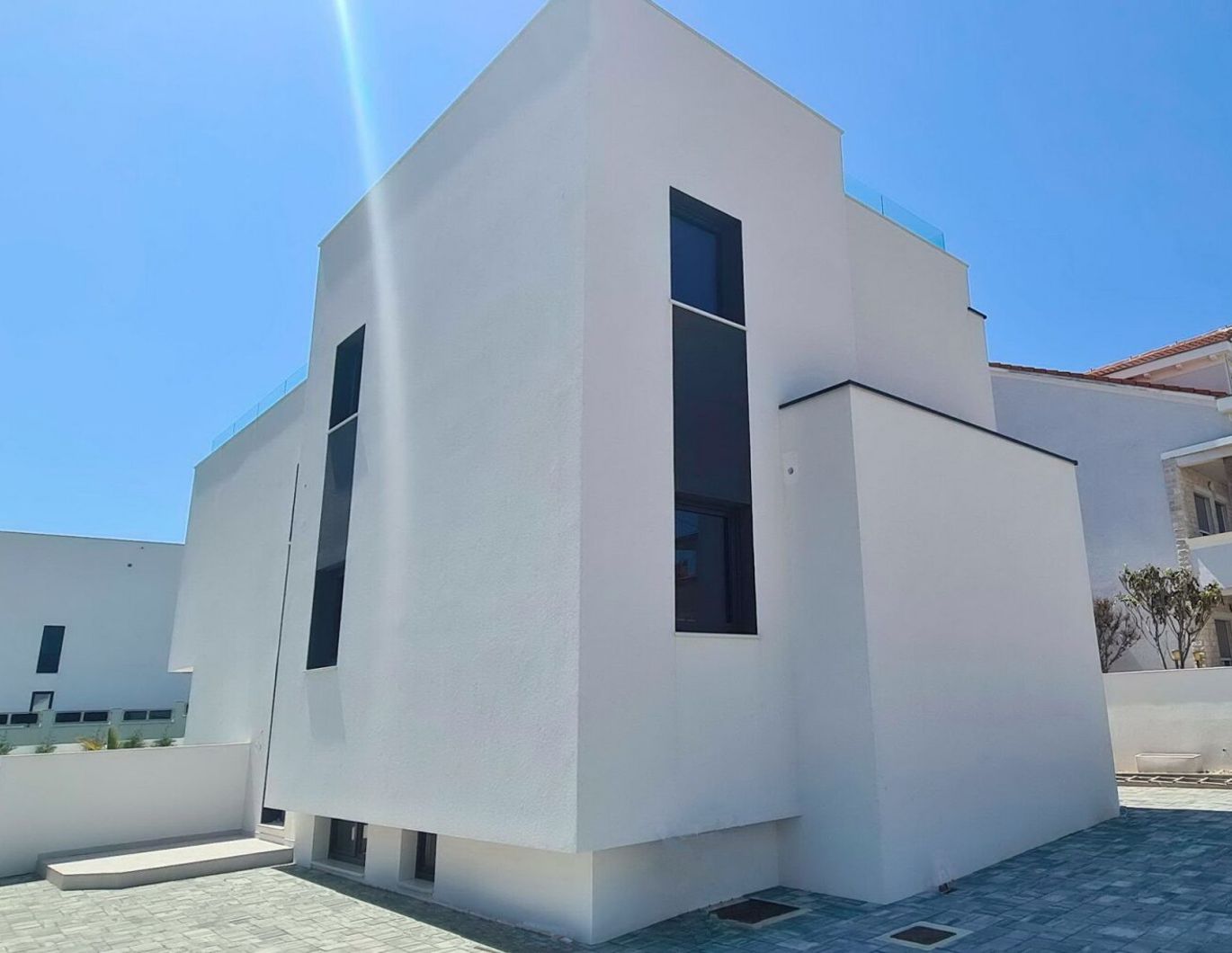 Moderne Luxusvilla - Neubau, nur 200 m vom Meer