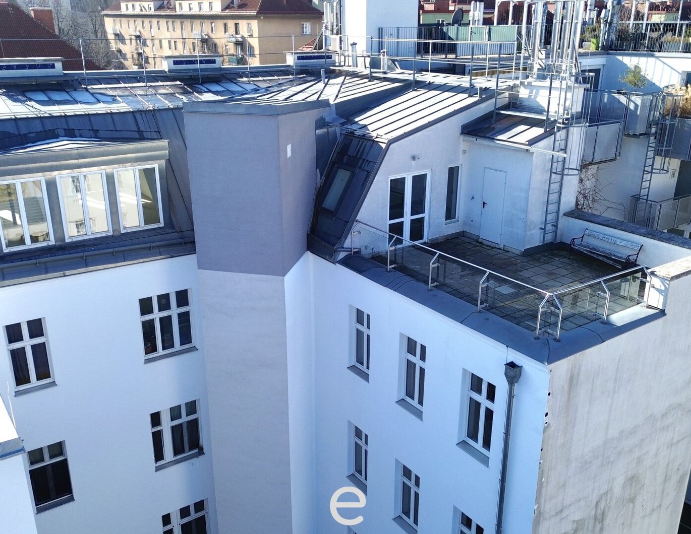 Stadtleben mit Panorama - Stilvolle Dachgeschosswohnung im Gründerzeithaus