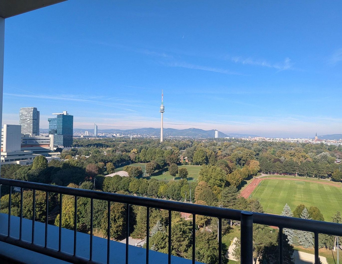 Traumwohnung im 16. Stock mit Weitblick, Loggia & U1/ Alter Donau Nähe!