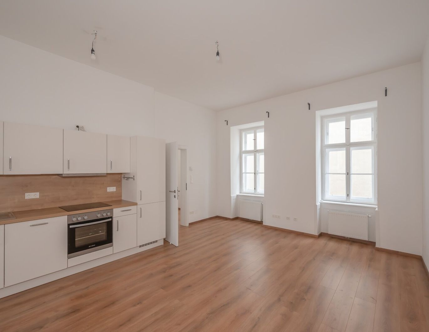 ++NEU++ Sanierte 2-Zimmer Altbau-Wohnung mit Balkonoption in toller Lage! AirBnB laut WEV erlaubt