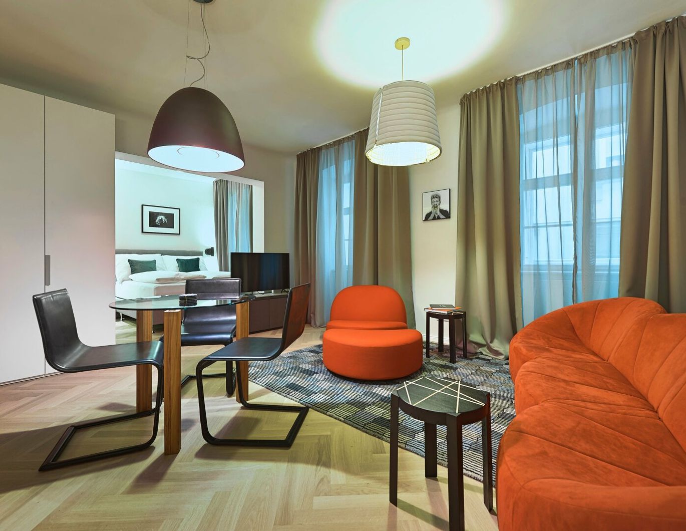 2 getrennt begehbare BIEDERMEIER-INNENSTADTAPARTMENTS in historischem Haus Nächst Kärntner Straße
