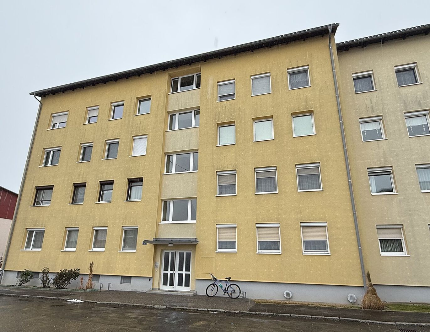Sanierungsbedürftige 3-Zimmer-Wohnung mit ca. 77 m² inkl. Loggia in +++ Zeltweg +++