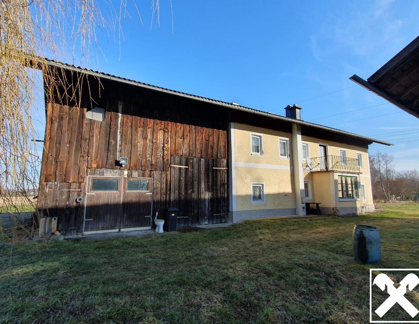 Grünland ca. 2,4 ha - mit Haus, Stadel und Garagen - ruhige und sonnige Lage !