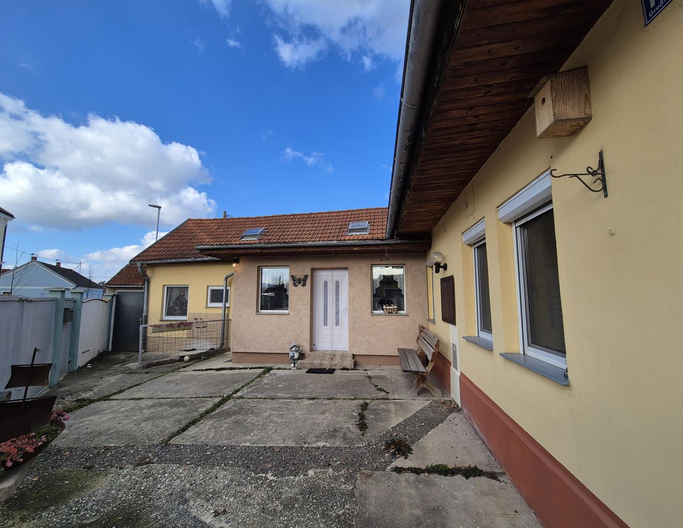 LANDHAUS MIT NEUEM PREIS
