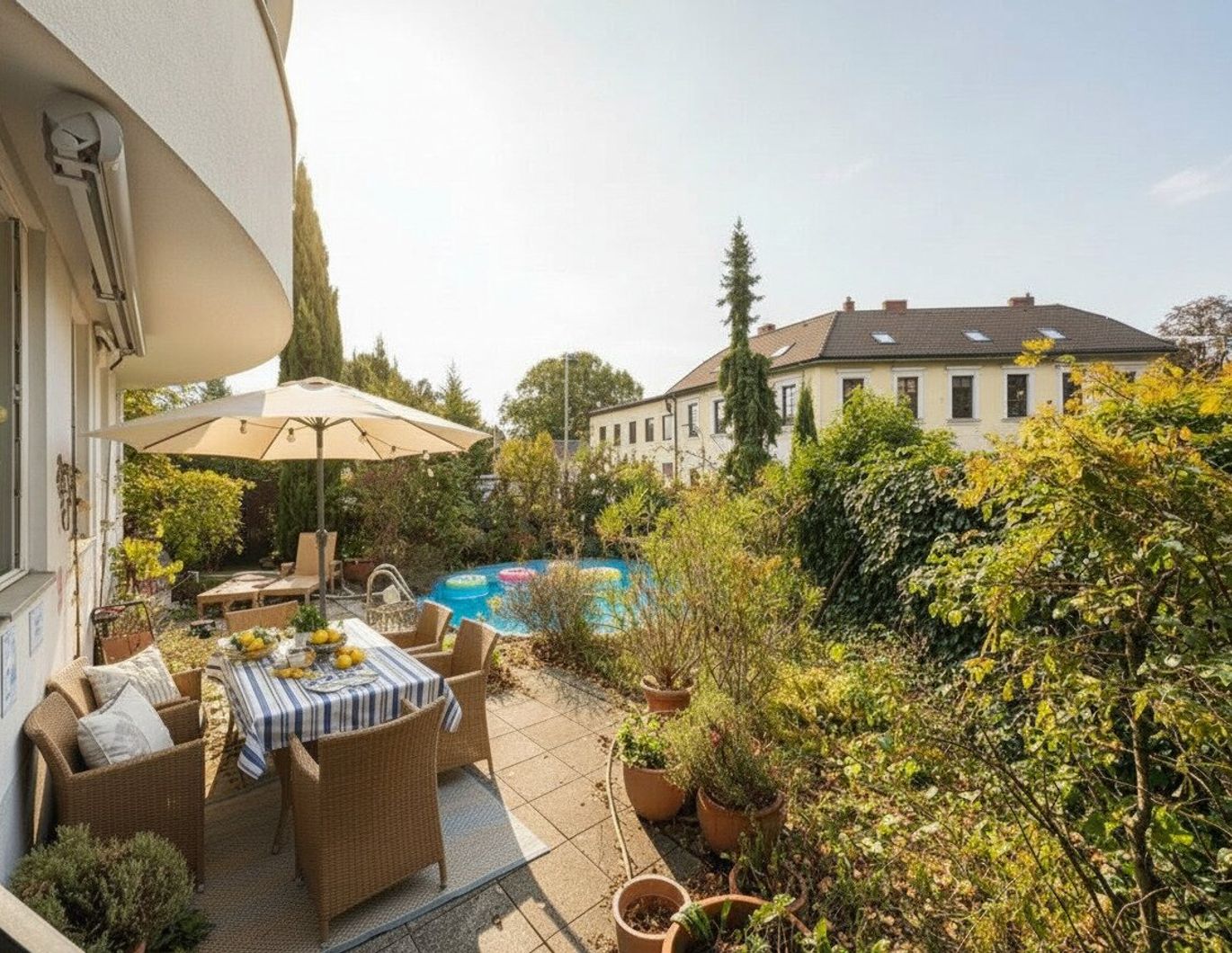 Wohnglück mit Garten & Pool - Charmante 5-Zimmer Wohnung in Ruhelage