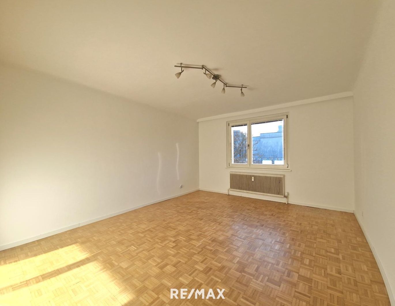 Schöne 2-Zimmer-Wohnung im 3. Stock in der Gersthofer Straße