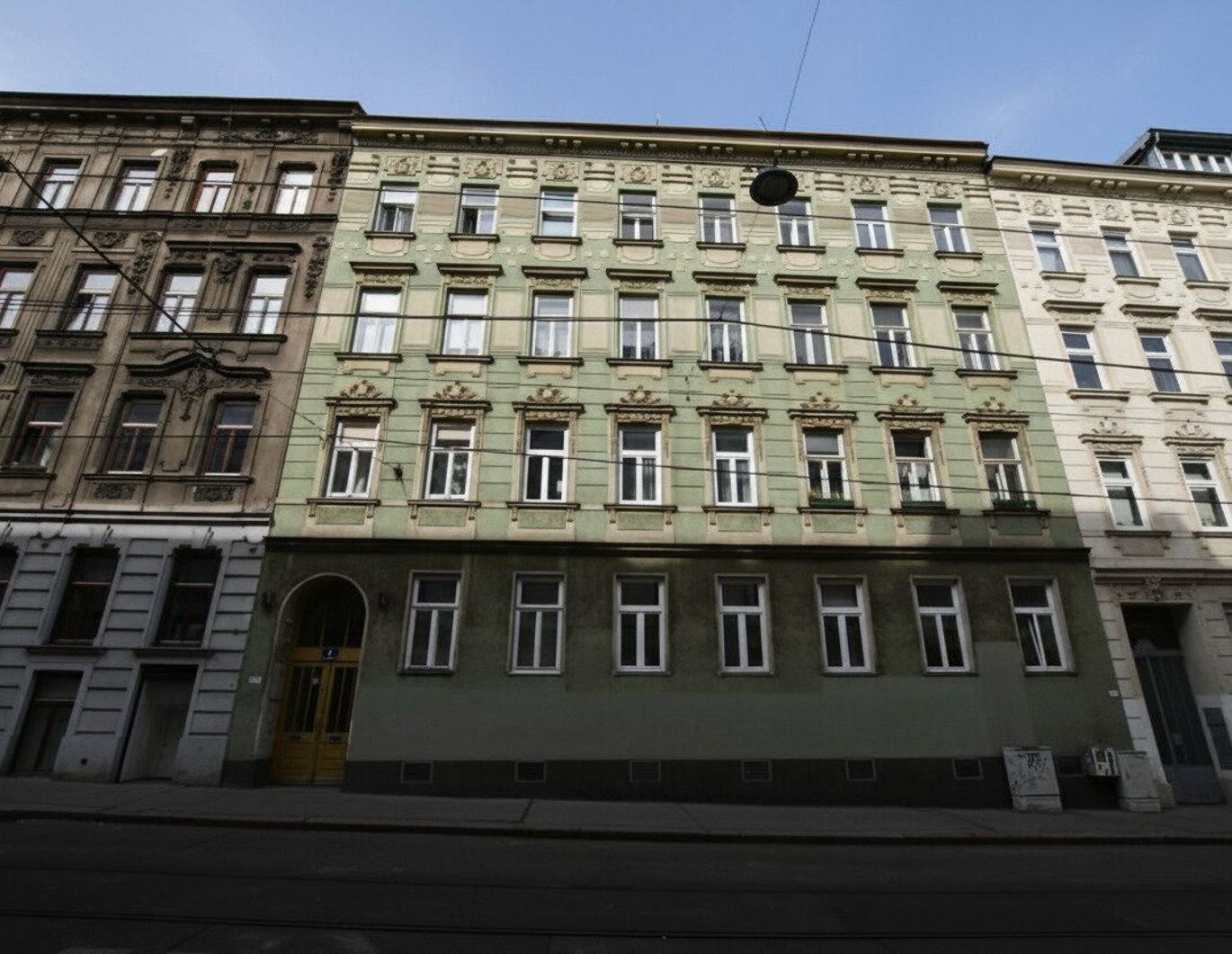 Sanierungsbedürftige 1-Zimmer-Altbauwohnung mit Entwicklungspotenzial