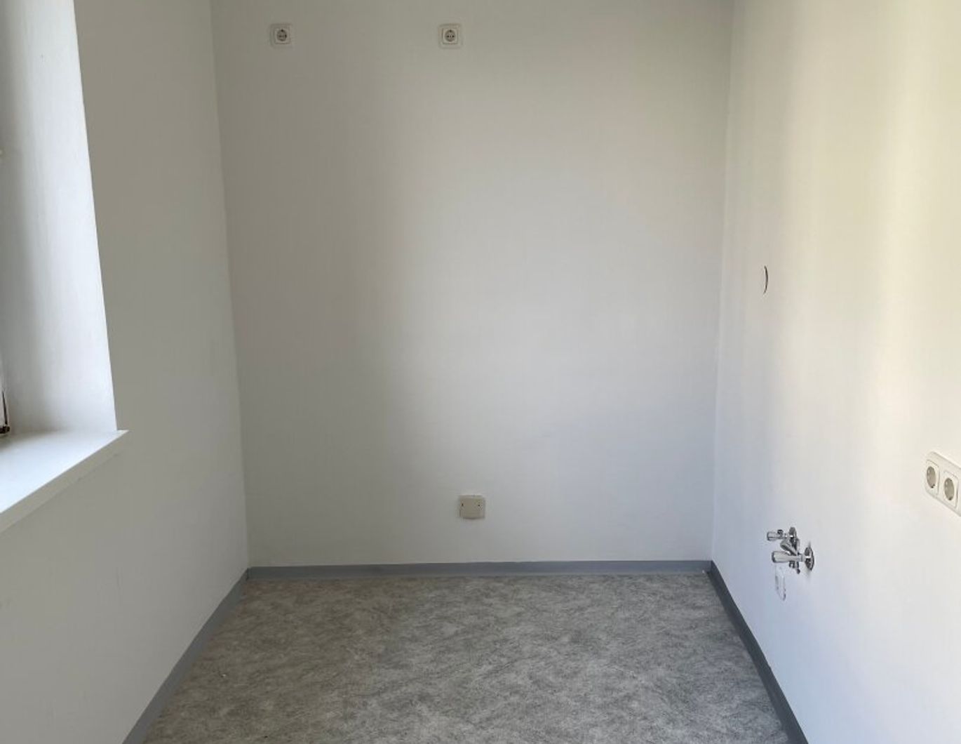 Jetzt einziehen & sparen! Herbstaktion: 1 Monat mietfrei! - Sanierte 2-Zimmer-Wohnung im EG mit Lift & Keller - Zentrale Lage in Wels!