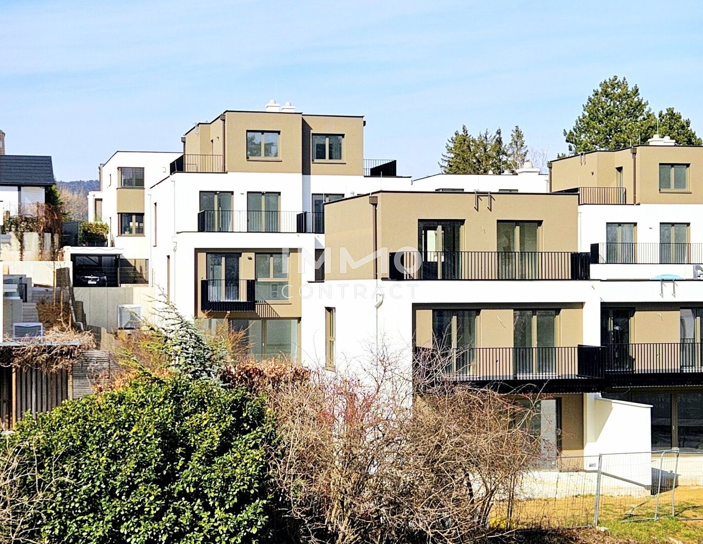 Eleganz trifft modernen Wohnkomfort: Exklusive lichtdurchflutete Doppelhaushälfte - attraktive Lage