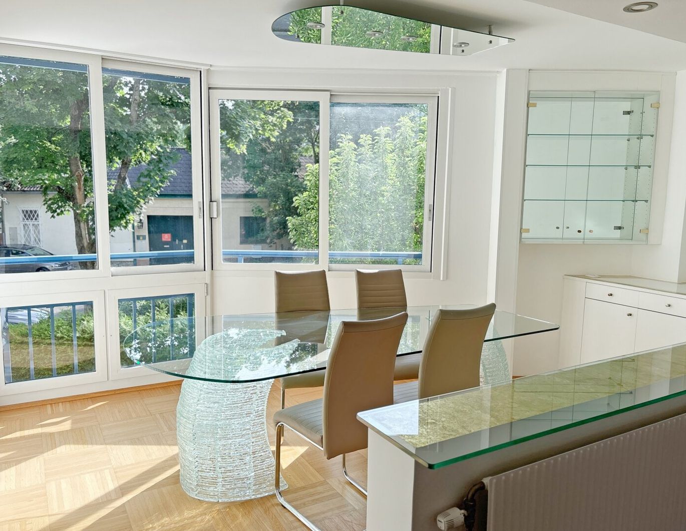 Stadtleben im Grünen - Stilvolle Wohnung mit Terrasse und Garten