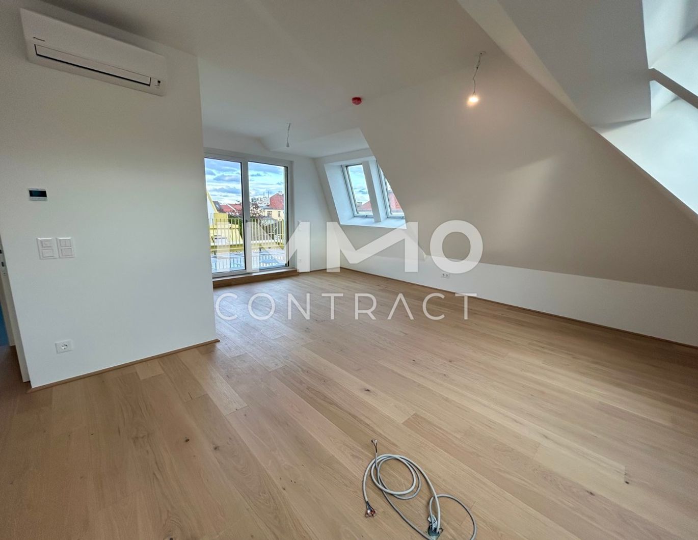 Dachterrassenwohnung mit Möglichkeit für Whirlpool! 3-Zimmer! U1 Kagraner Platz!