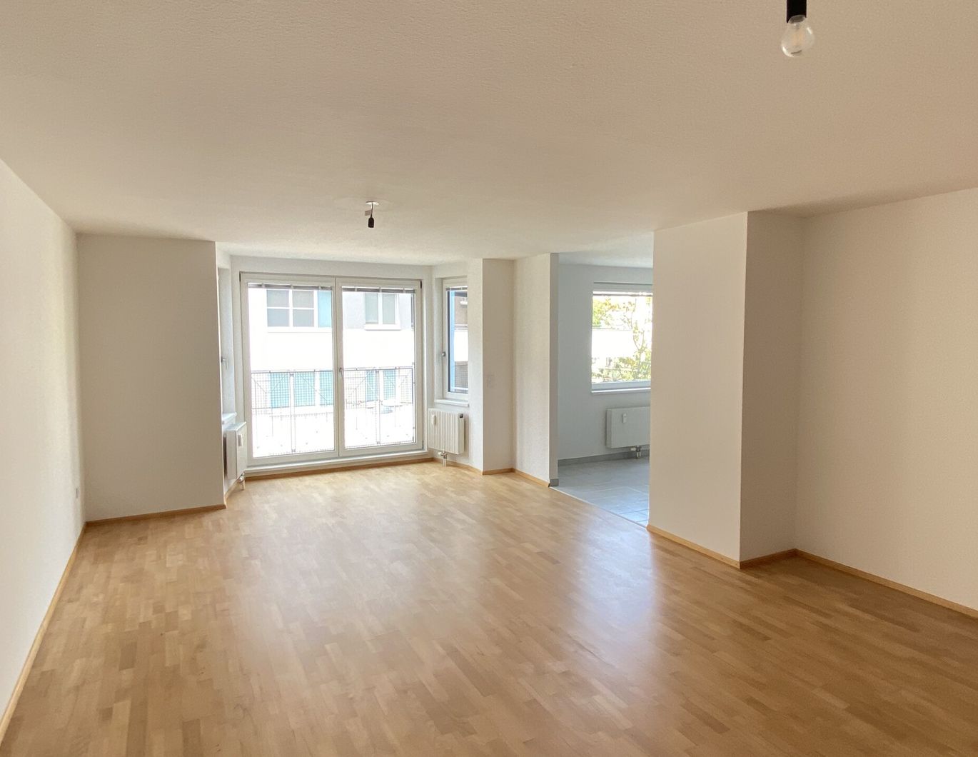 Neu sanierte 4-Zimmer Wohnung mit Loggia, Nähe Kongreßpark in 1170 Wien zu mieten