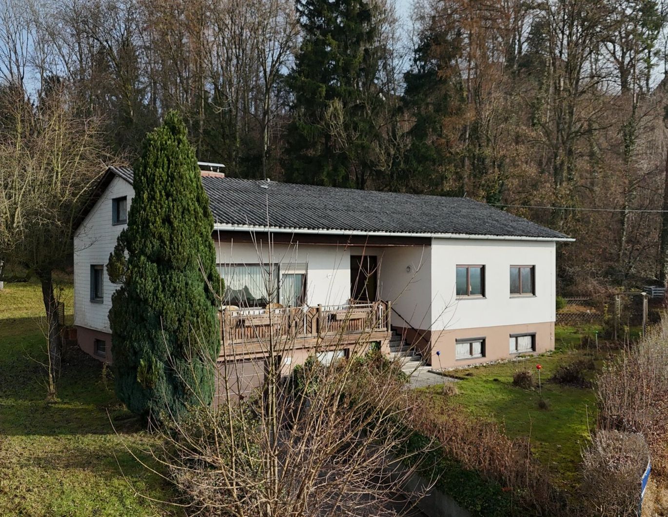 Gepflegtes Haus mit großem Grund und vielseitigen Möglichkeiten