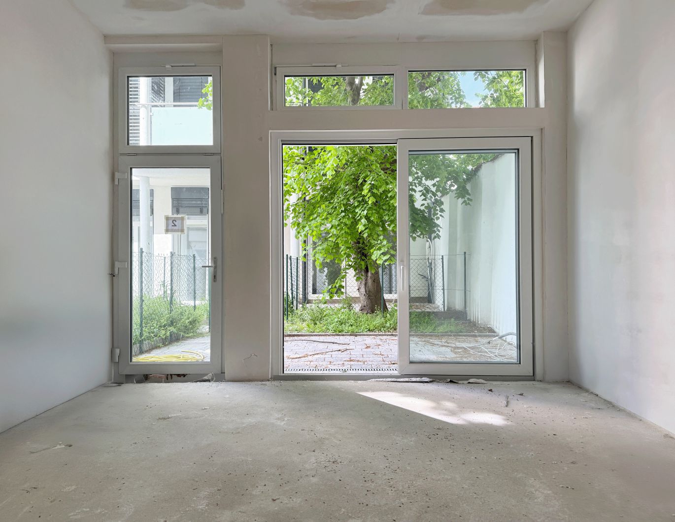 Erstbezug sanierter Altbau in Fertigstellung I ca. 19m² ruhige hofseitige Außenfläche I Luftwärmepumpe I Fußbodenheizung I Schlüsselfertig.