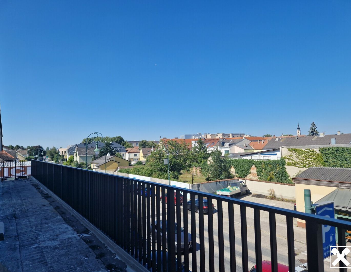 TOLLE FAMILIENECKWOHNUNG IM DACHGESCHOSS MIT HERRLICHER TERRASSE - ÜBERGABE ERFOLGT BEZIEHBAR UND SCHLÜSSELFERTIG