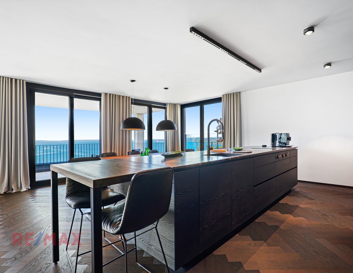 Fantastisches Panorama trifft Design: Luxuriöser Hauptwohnsitz