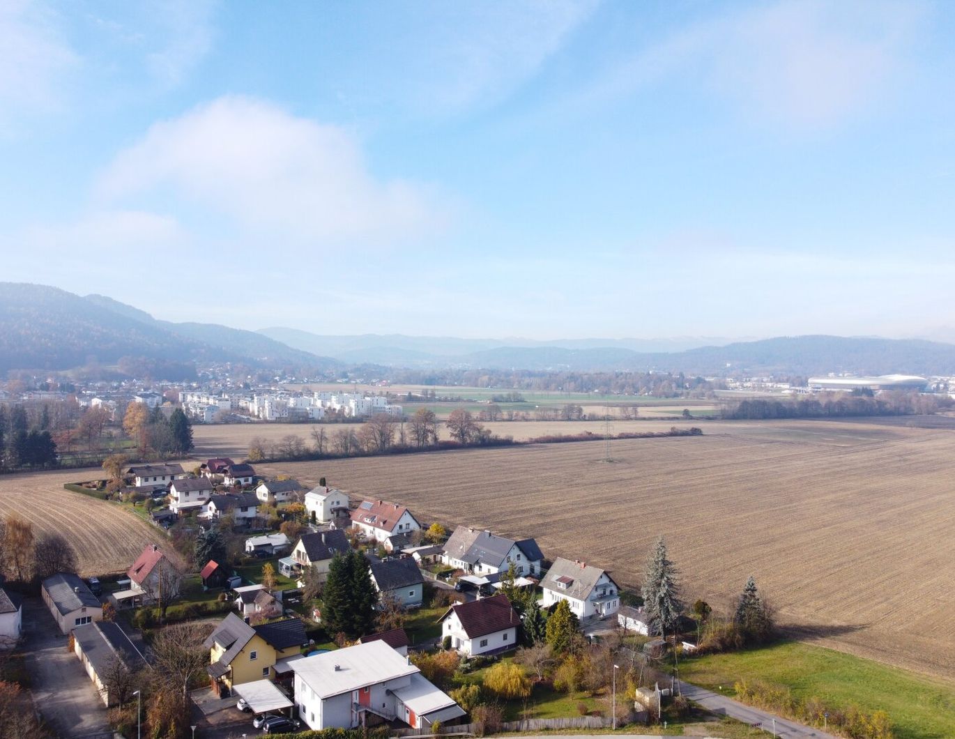 Weitläufiges Grundstück mit charmanten Haus