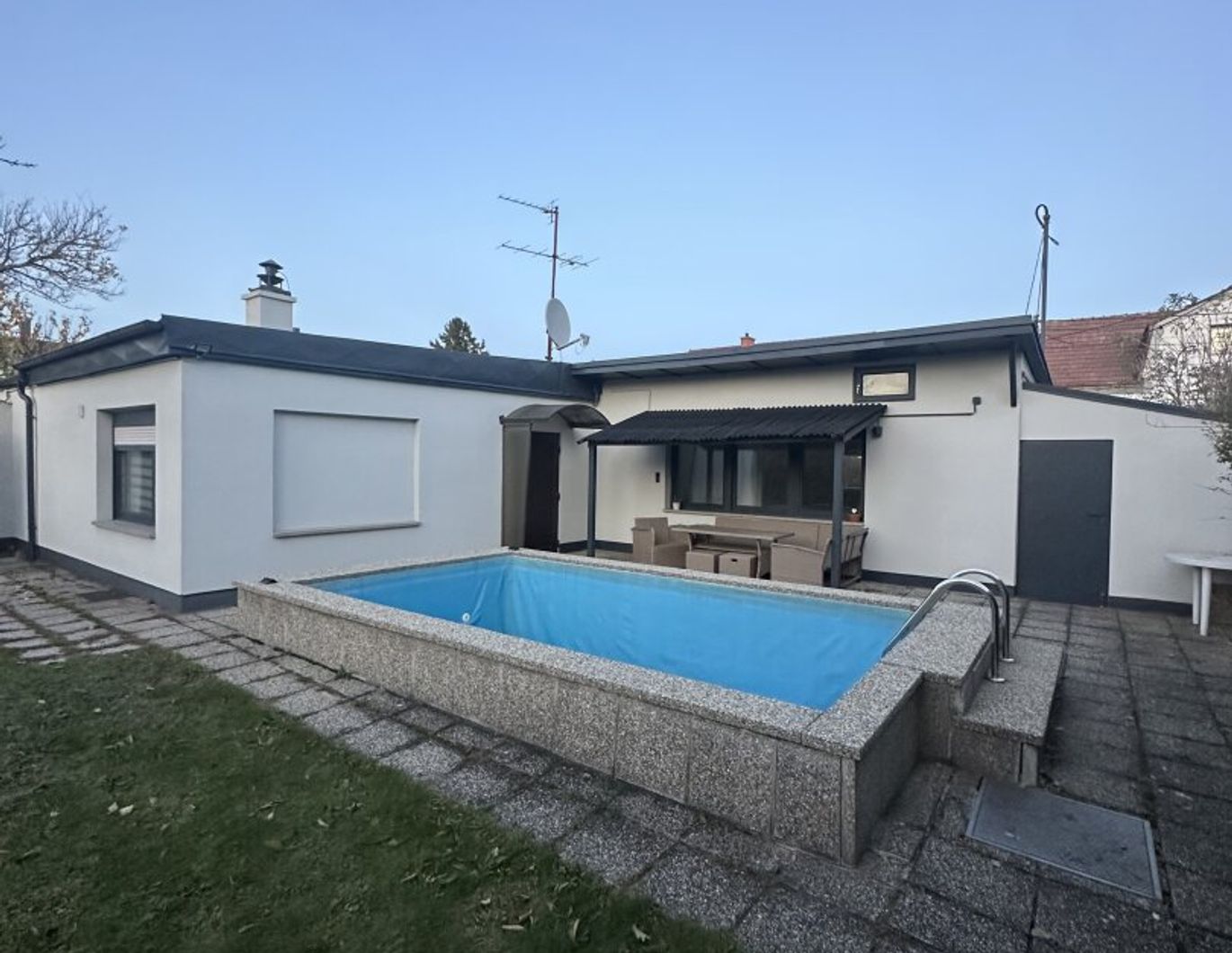 Wohnen wie im Urlaub Haus mit 2 Zimmer, Pool und ca 300m2 Garten