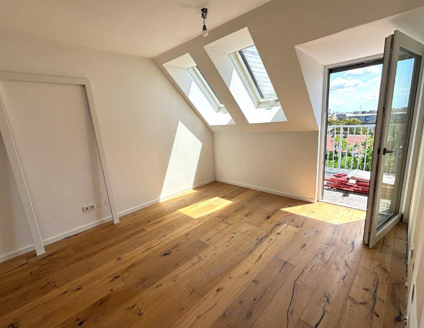 *Summer Special* - Gartenseitige 2 Zi Dachwohnung mit Terrasse und Sauna - Meiselmarkt Nähe