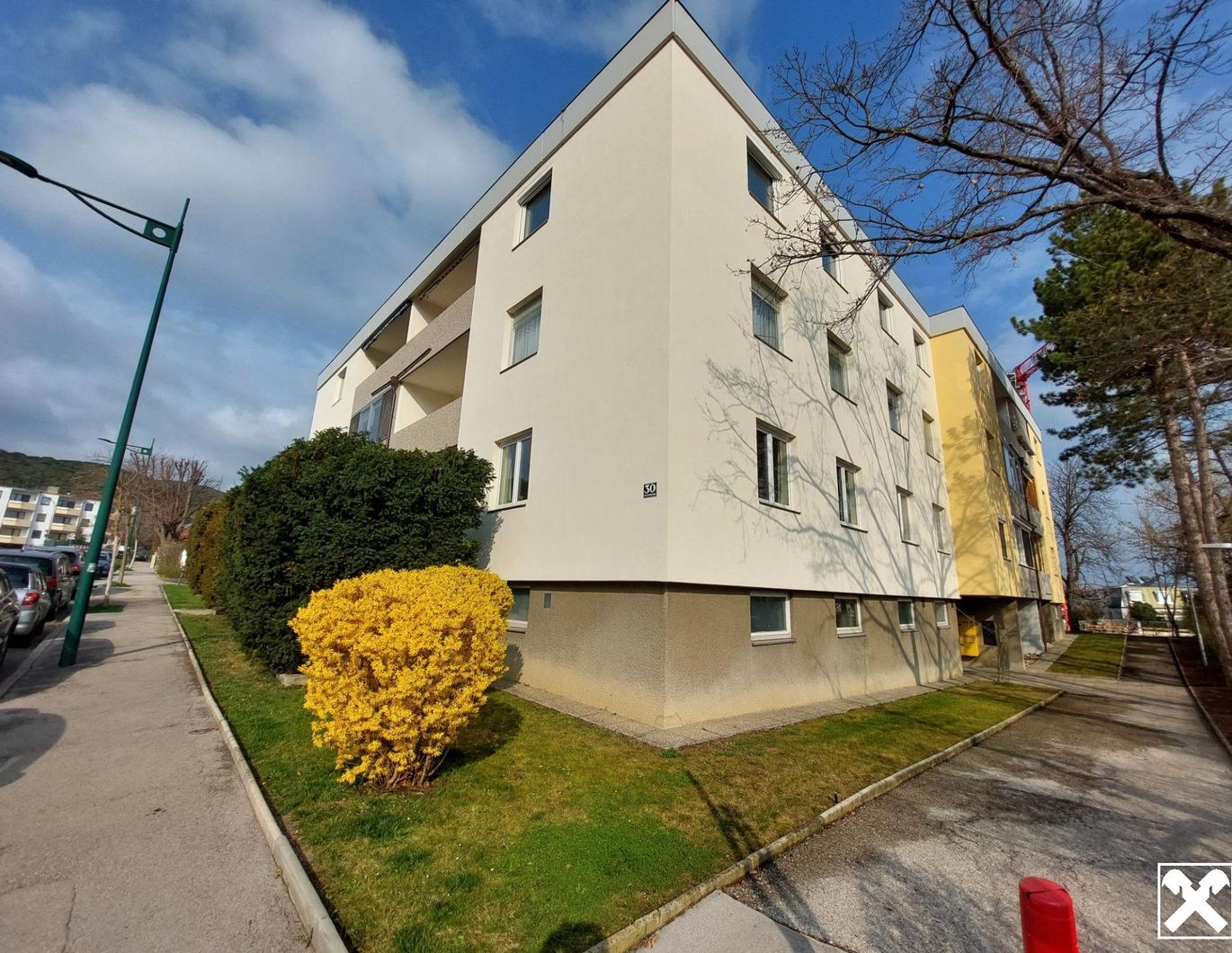 Großzügiges Vierzimmereigentum mit Loggia-Garagenbox- Wohnkeller bei der HTL in Mödling