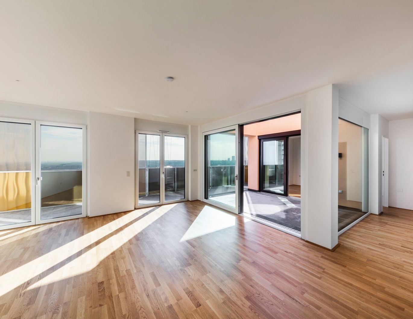 Skyline-Feeling im 34. Stock des Q-Tower mit Südost-Ausrichtung