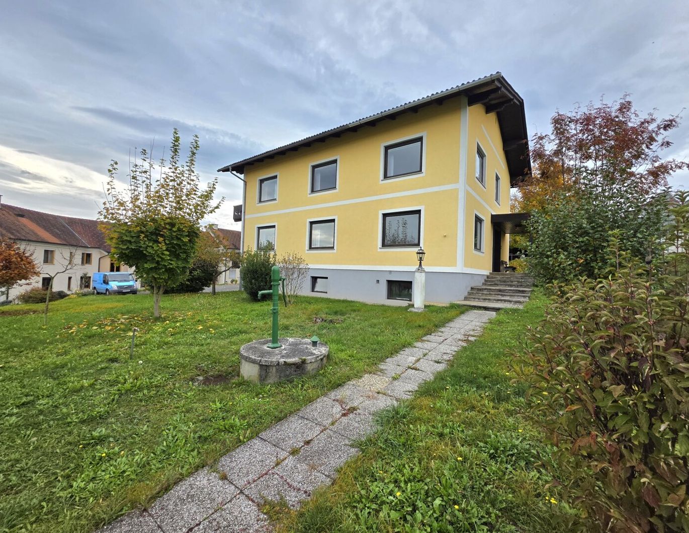 Ruhiges Zweifamilienhaus in kinderfreundlicher Lage!