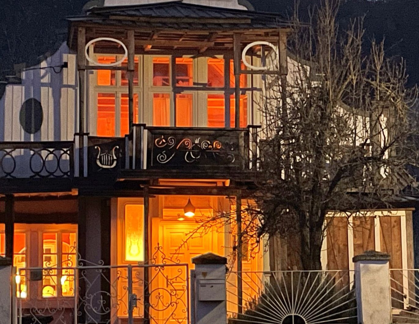 Märchenhaftes Ferienhaus mit großem Garten und Aussichtsterrasse in Szigliget am Balaton