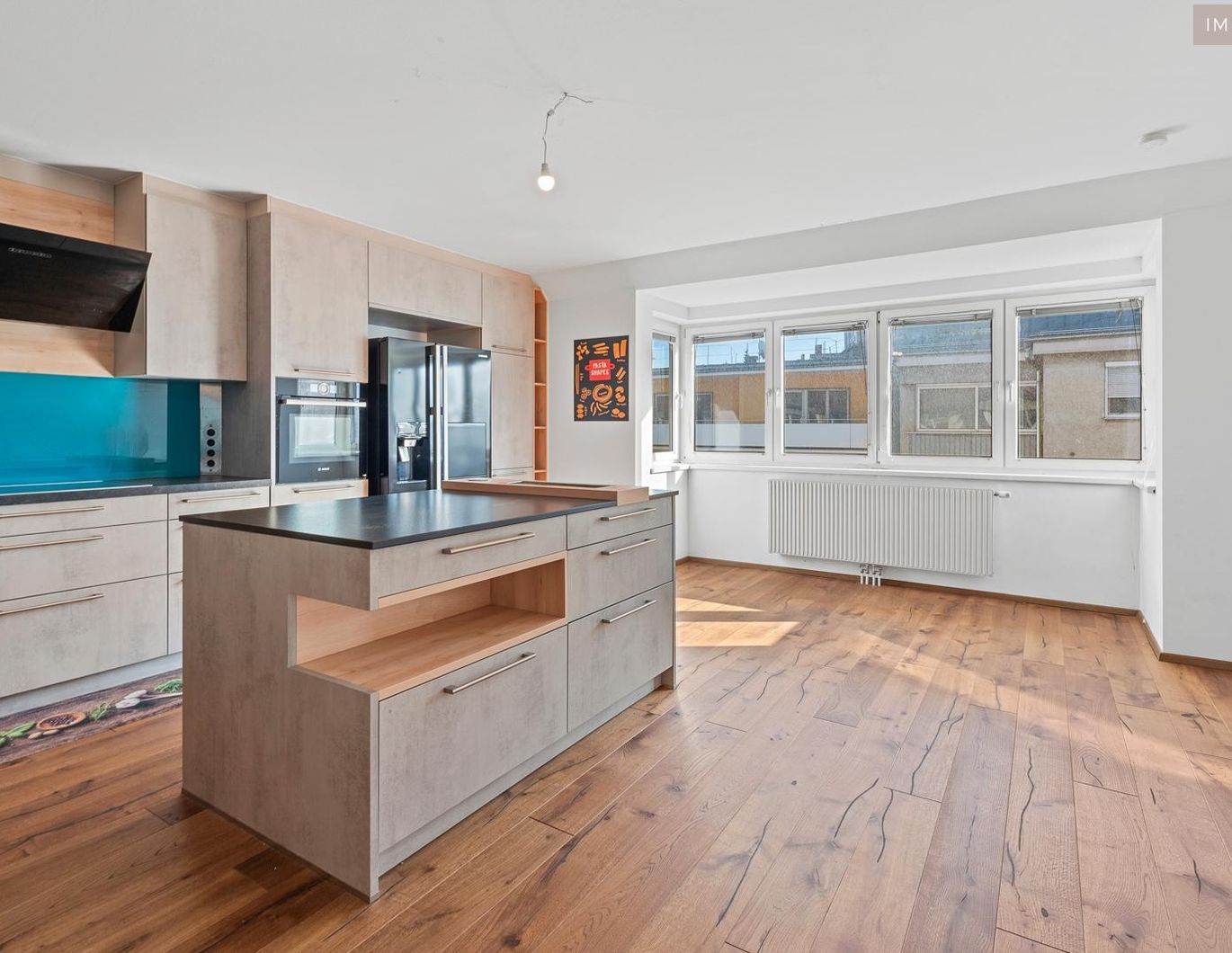 Stilvolles Wohnen auf drei Ebenen mit Dachterrasse & Weitblick. Urban und naturnah zugleich!