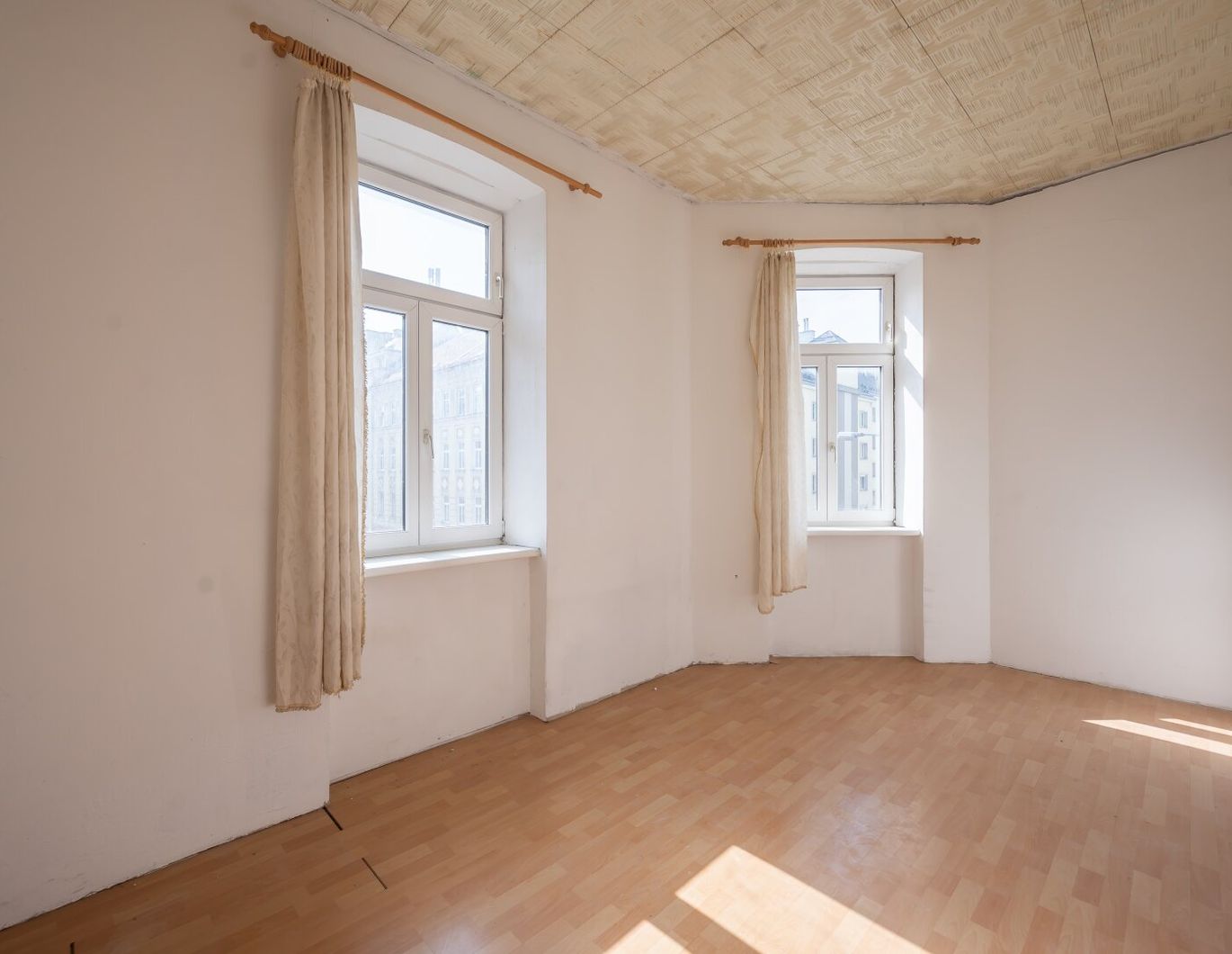 ++Gablenzgasse++ Sanierungsbedürftige 1,5-Zimmer Altbau-Wohnung, viel Potenzial