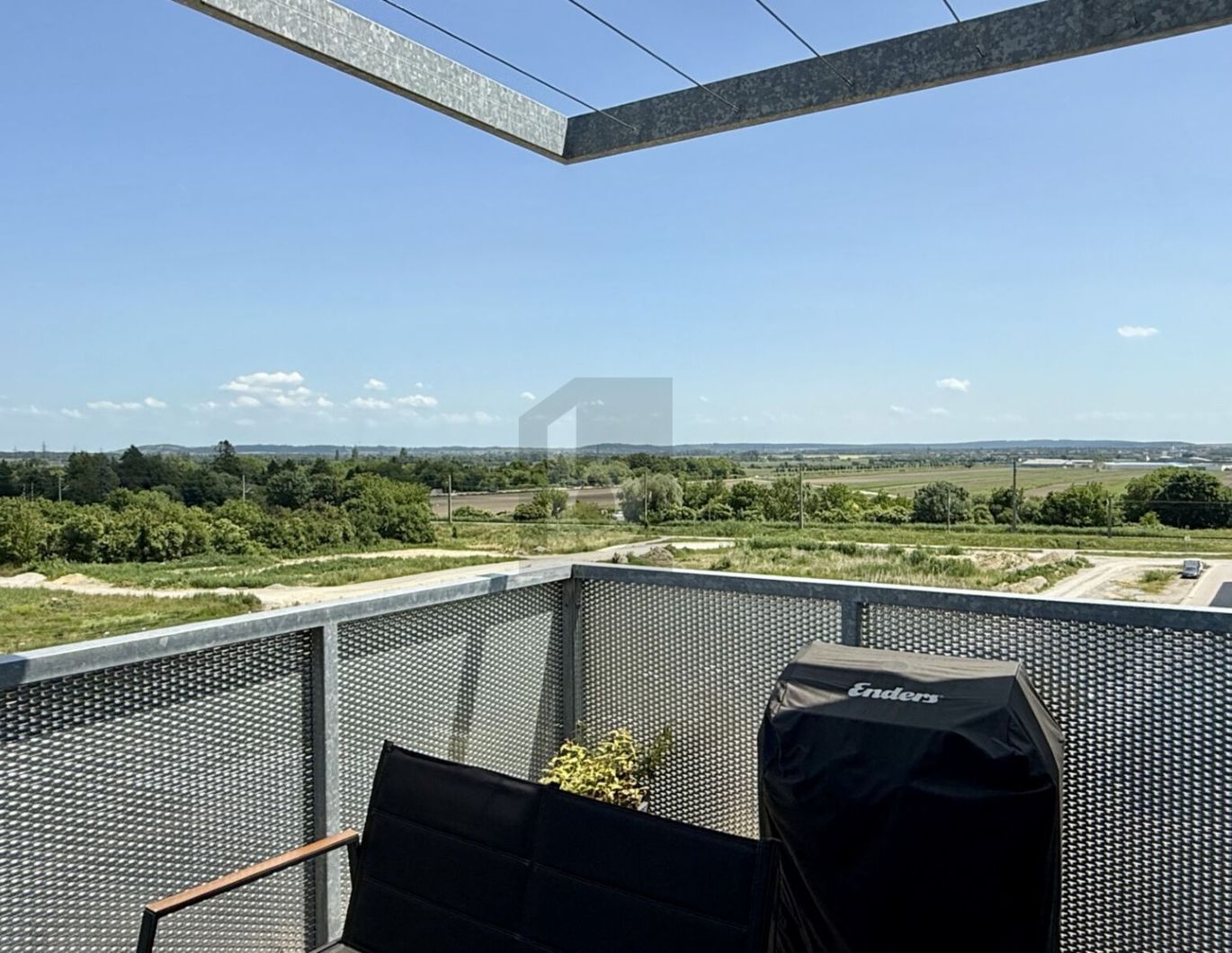 MODERN MIT TOP AUSSTATTUNG, GARAGENPLATZ & PANORAMA BALKON