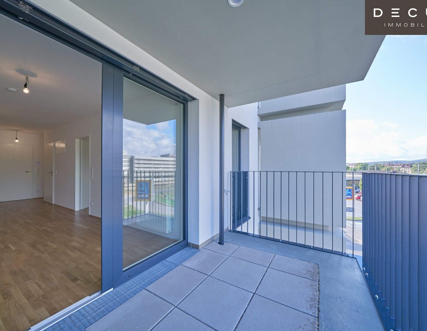 | FÜR PERSONEN ÜBER 60 JAHREN | ZWEI ZIMMER | AB SOFORT | LOGGIA | WESTSEITE