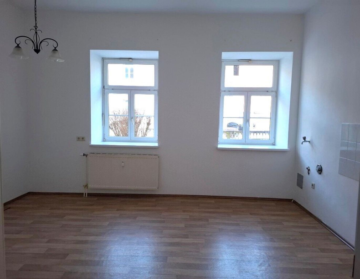 Teilrenovierte 2-Zimmer-Wohnung im Halbstock eines Mehrparteienhauses in Thörl nahe Kapfenberg zu mieten !