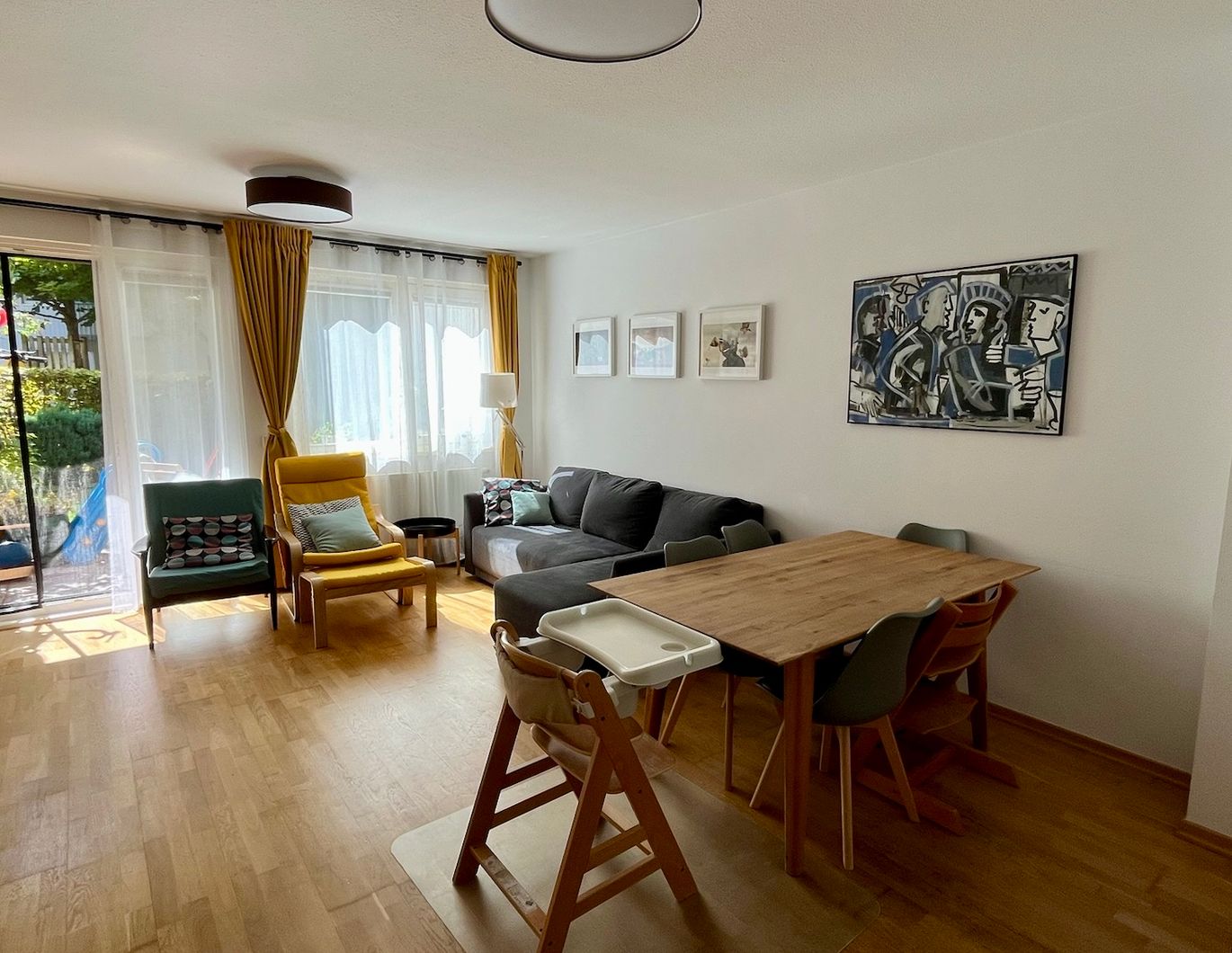 Ruhige Maisonettewohnung mit Garten, Loggien und Garage