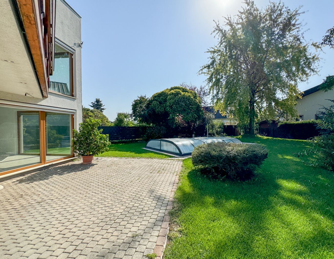 Exklusives Wohnen vor den Toren Wiens - Traumhaftes Haus mit Garten & Pool