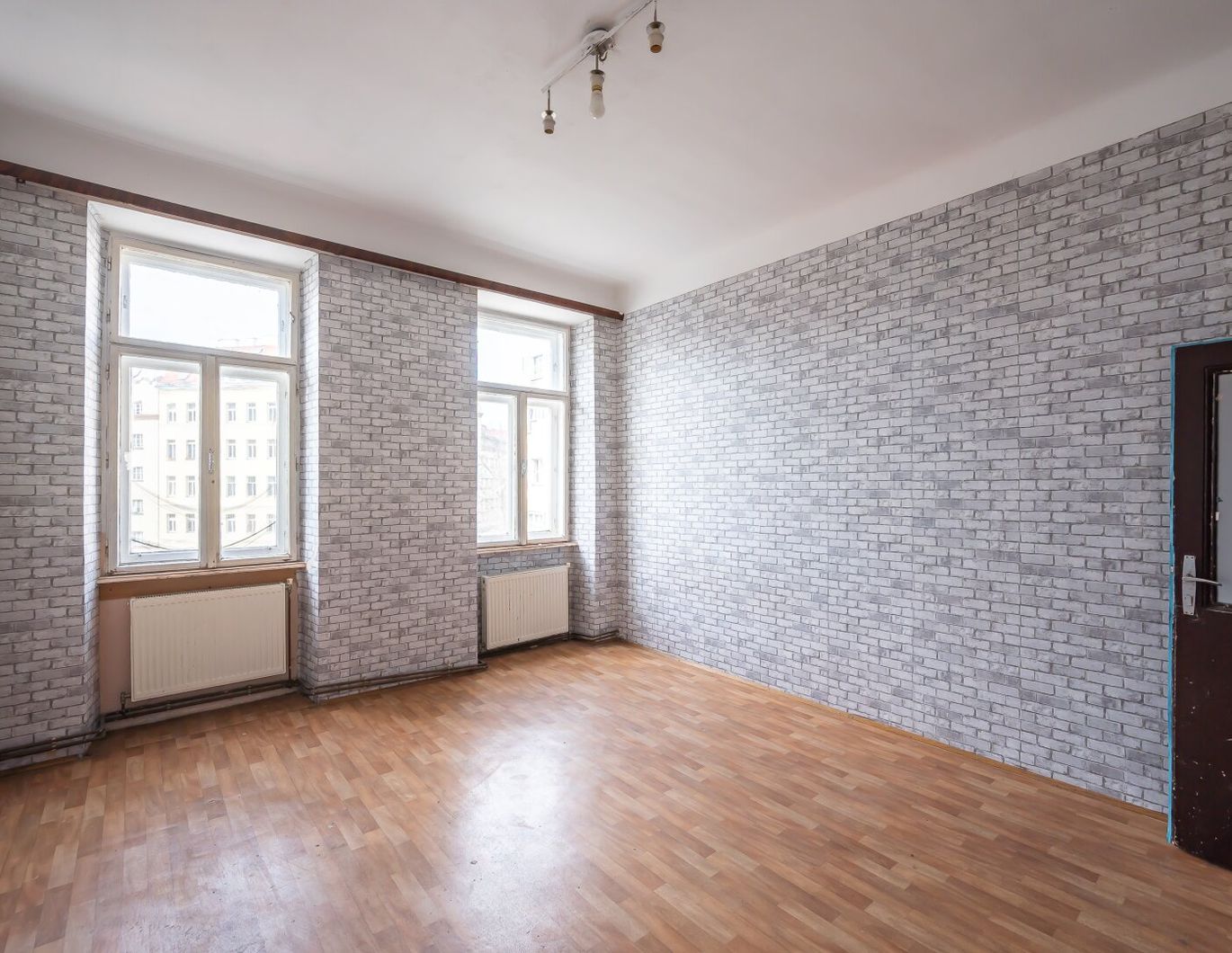 ++NEU++ Sanierungsbedürftige 2-Zimmer Altbauwohnung in toller Lage!