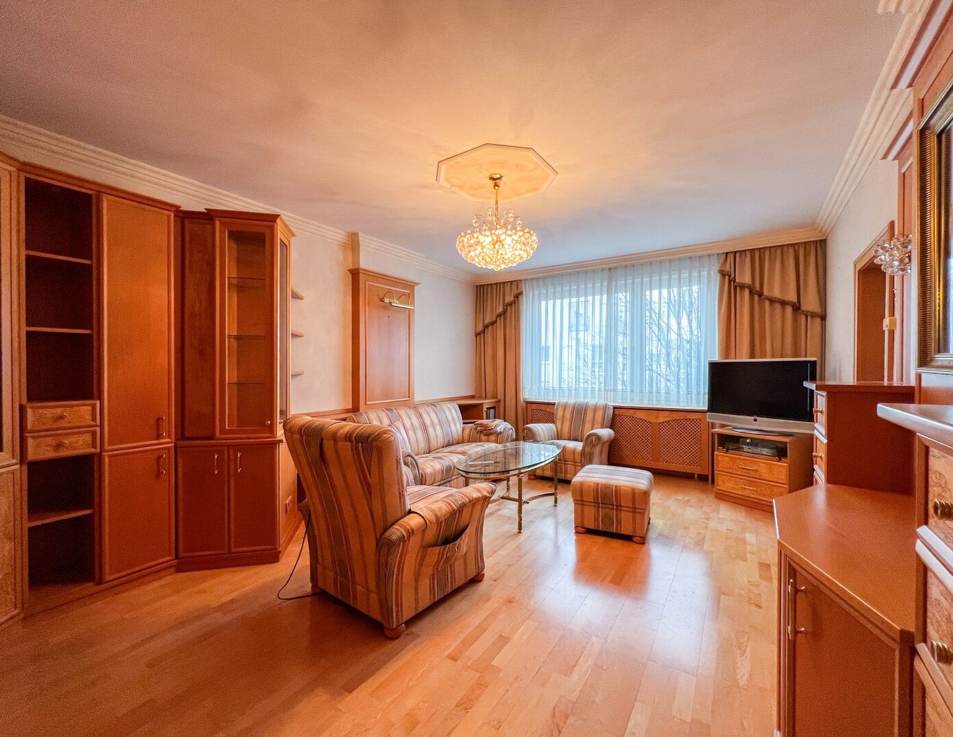 MÖBLIERT & BEZUGSFERTIG - Loggia, Schrankraum, separate Küche mit Essbereich