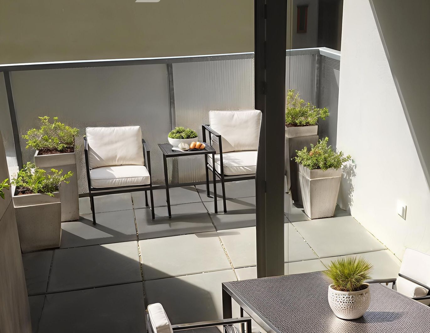 Topausgestattete Balkonwohnung in Hofruhelage (BJ 2012)